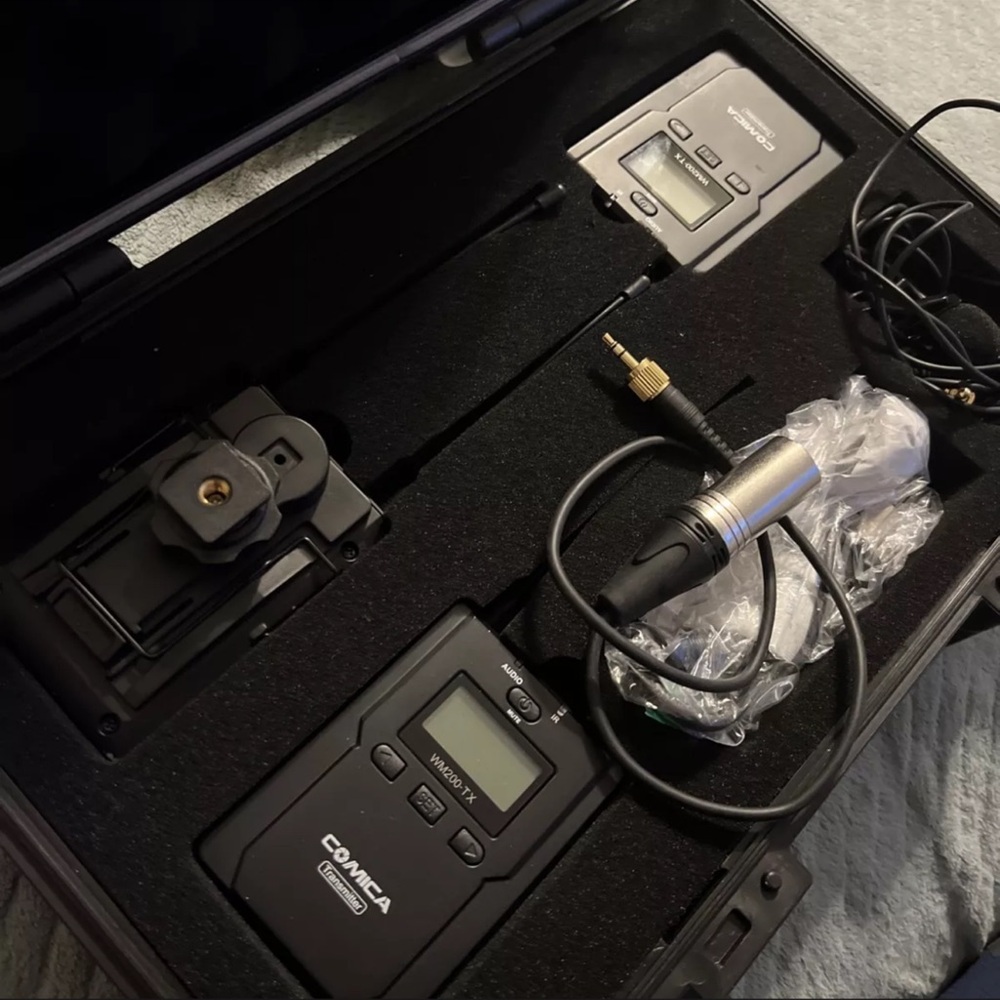 Comica CVM-WM200A Comica Dual-Transmitter Lavalier Microphone Kit